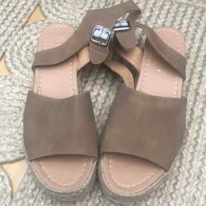 Low wedge heel.. nude color